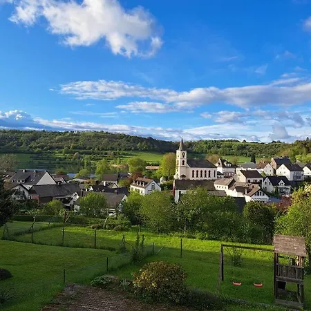 Haus Mit Idyllischem Seeblick *