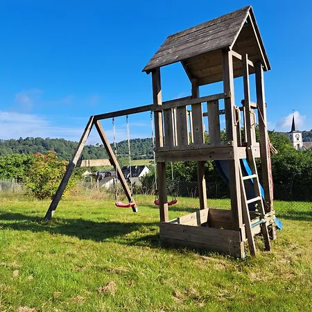 Haus Mit Idyllischem Seeblick