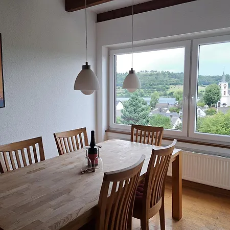 Haus Mit Idyllischem Seeblick