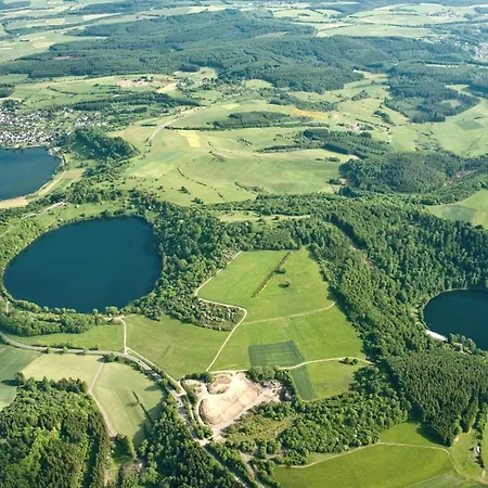 Haus Mit Idyllischem Seeblick Nyaraló