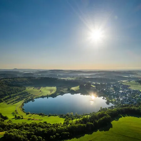 Haus Mit Idyllischem Seeblick