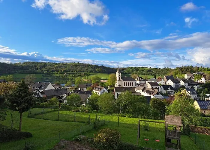 Haus Mit Idyllischem Seeblick *