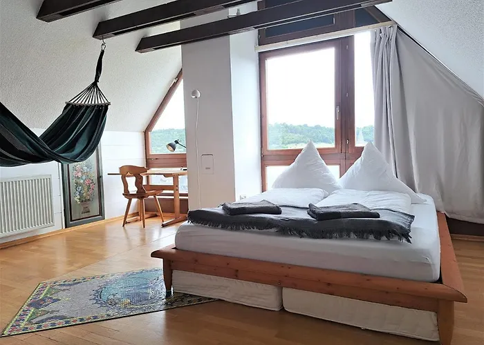 Haus Mit Idyllischem Seeblick