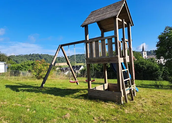 Haus Mit Idyllischem Seeblick