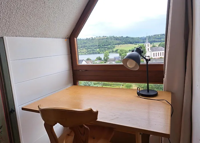 Haus Mit Idyllischem Seeblick *