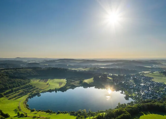 Haus Mit Idyllischem Seeblick